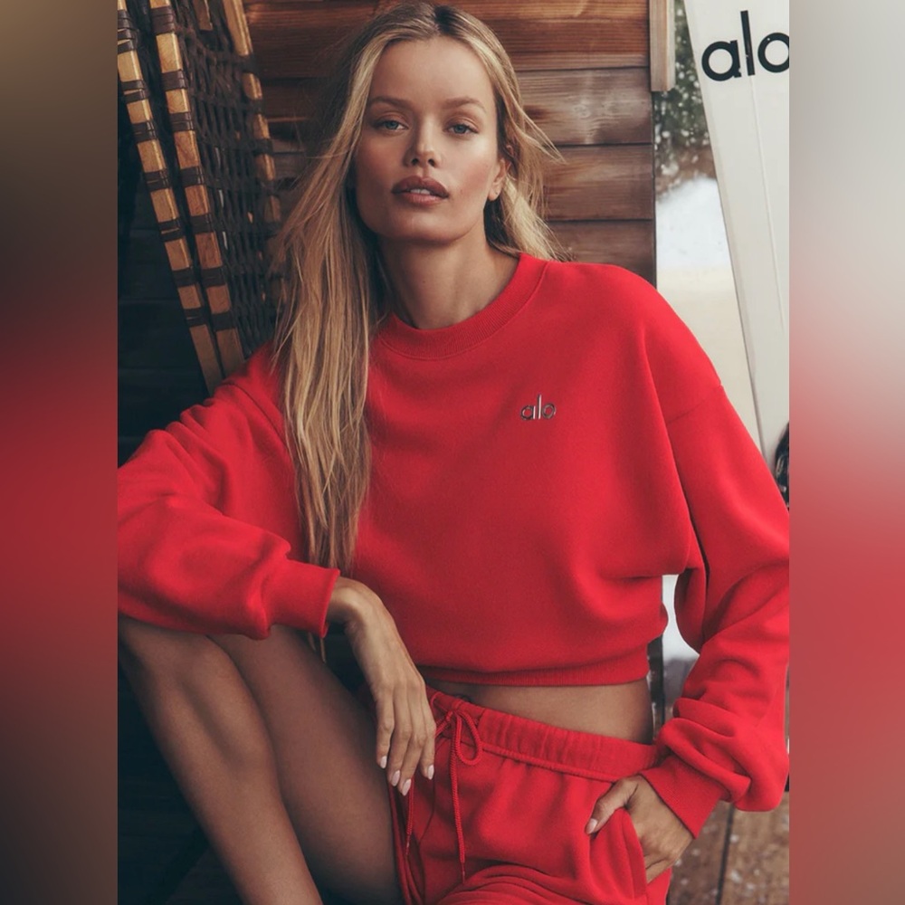 Alo Red Cropped Accolade Crewneck